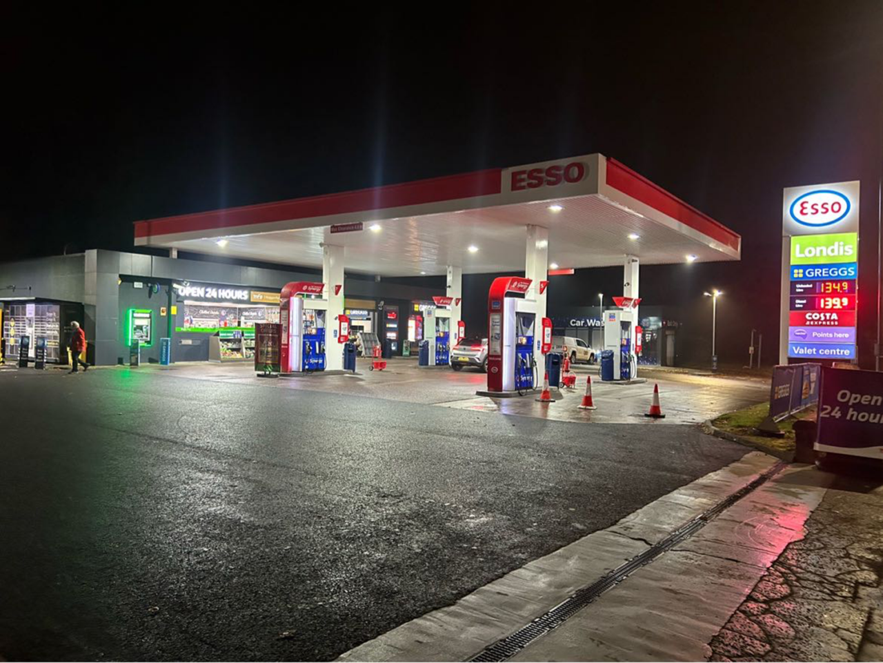 Commercial forecourt and entrance cleaning Wolverhampton